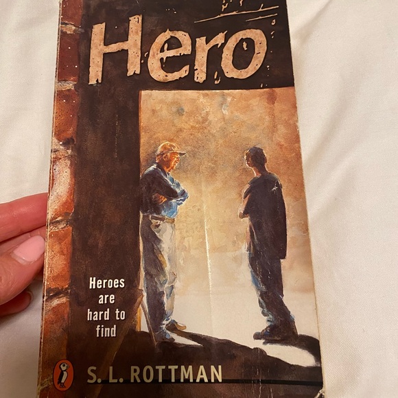 Novel/Book:Hero - Picture 1 of 4